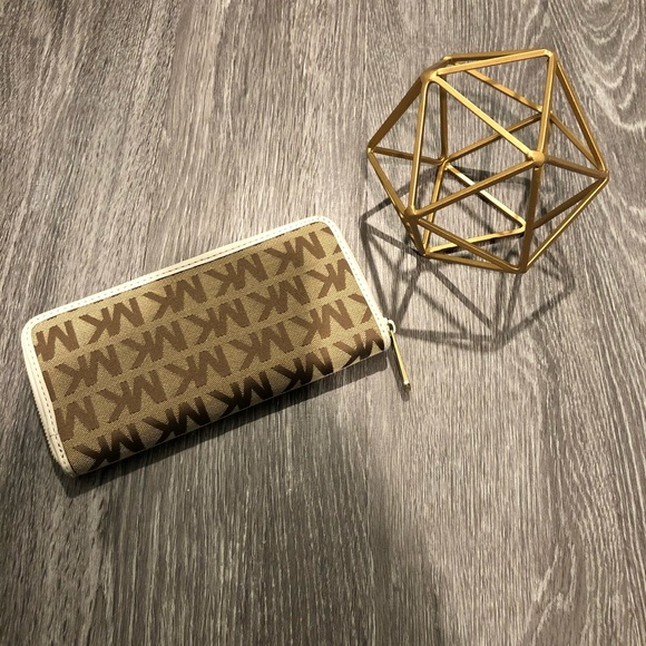 🎉HP🎉Michael Kors Continental Signature Wallet - Picture 4 of 8